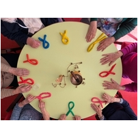 Manoir de Keraudren : atelier de massage des mains des résidents et soutien à Octobre Rose - Octobre 2025