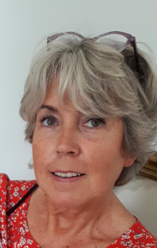 Brigitte est co-présidente, secrétaire de l'association et bénévole au foyer du Pont Neuf